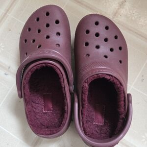 Fuzzy CROCS Women's Maroon